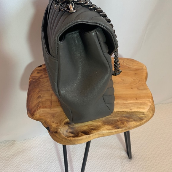 ♥️SOLD♥️ YSL Quilted Leather Large College Bag - Picture 9 of 16